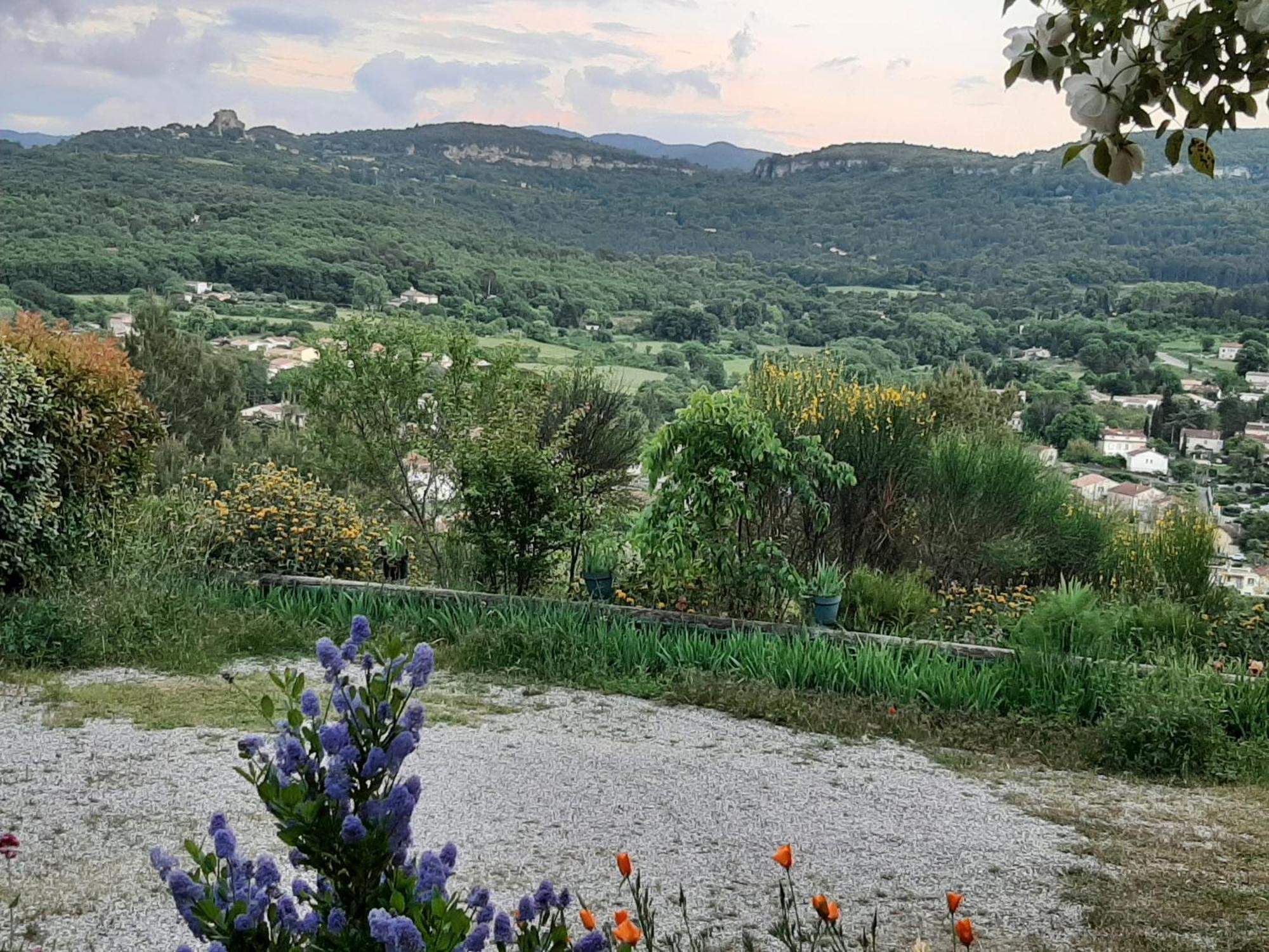 T.Belle Vue Panoramique Au Coeur Du Luberon 40M2 + Pergola . Jardin. P Apartment อัพท์ ภายนอก รูปภาพ